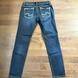 Sz 28/29-32L⭐️Silver Boyfriend Mid Rise Distressed Jeans. 32”UnCuffed.